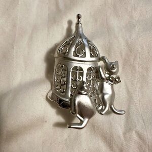 Danecraft Brushed Silver Tone Cat Brooch